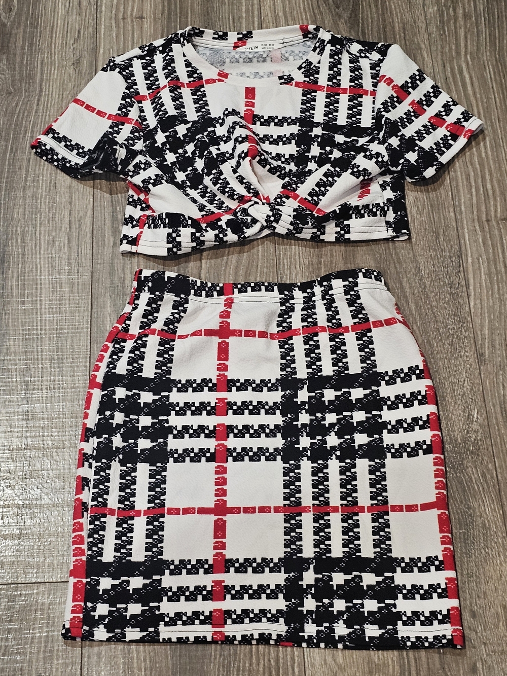 SHEIN Outfit Set Size 10 Black, White & Red Plaid Two-Piece Crop Set